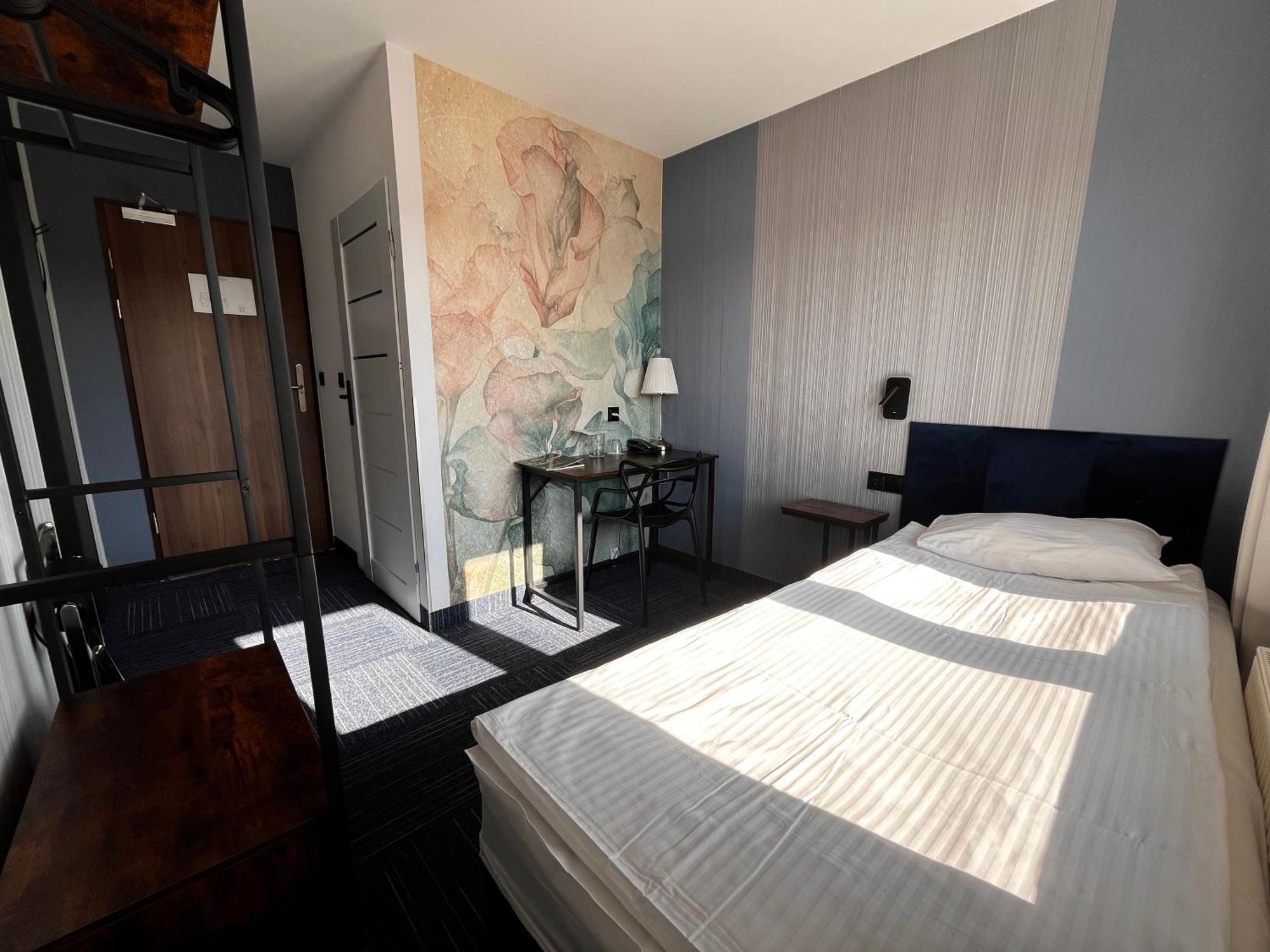 Hotel Marta Oława Buitenkant foto